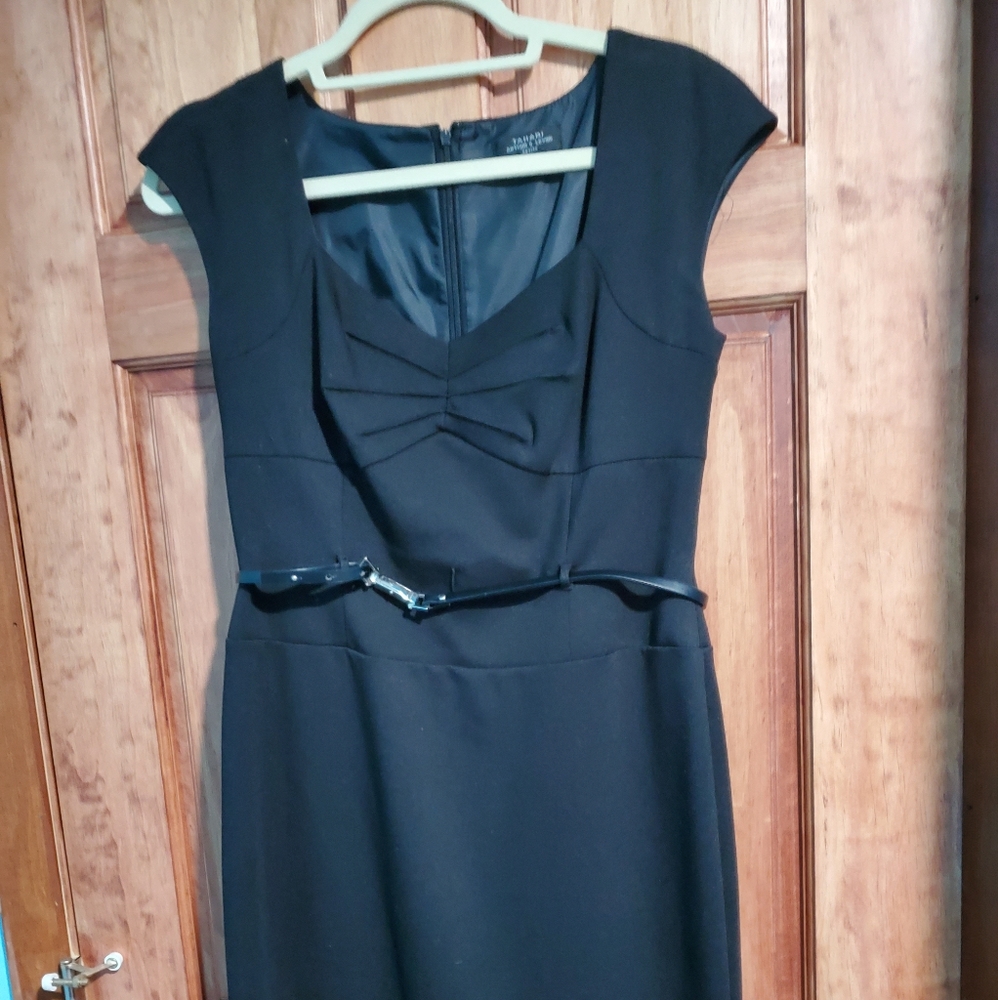 Tahari Arthur S Levine black dress 6P